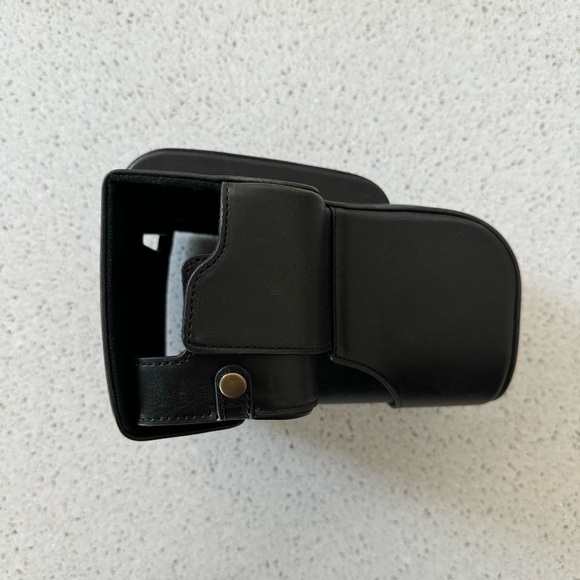 megagear leather camera case - Picture 4 of 10